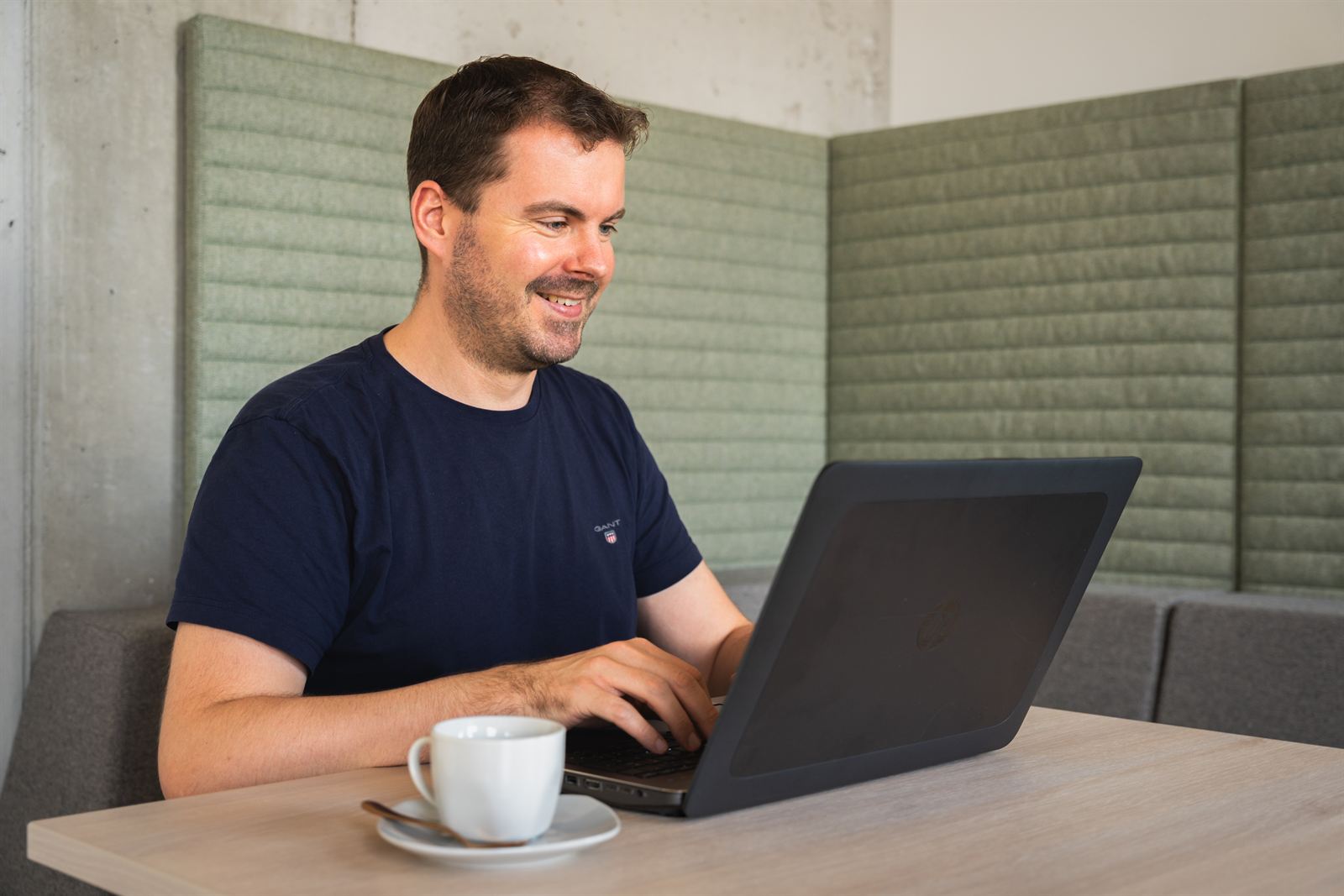 Geomarketing-Analyse am Laptop im Büro der p17 GmbH